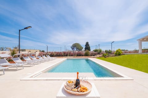 Pool view, Swimming pool, sunbed