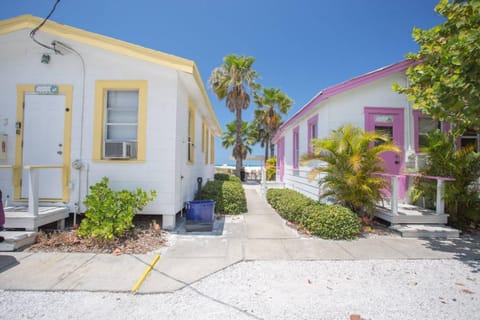 3 - Seahorse Cottages House in Treasure Island