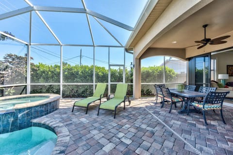 Patio, Day, Natural landscape, Summer, Hot Tub, View (from property/room), Other, Dining area, Pool view, Swimming pool, sunbed, air conditioner