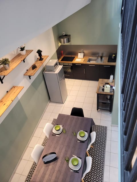 Kitchen or kitchenette, oven, stove