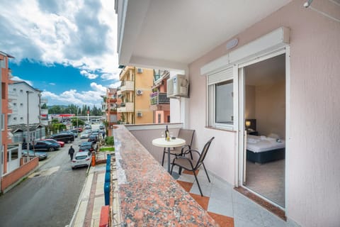 Property building, Balcony/Terrace, Street view