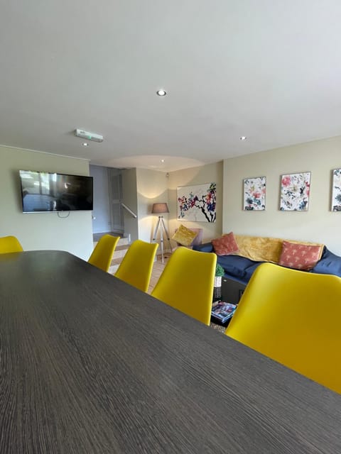 Lounge or bar