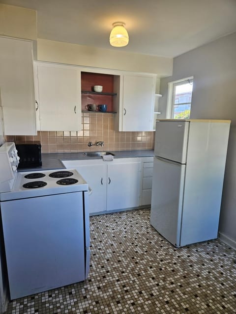 Kitchen or kitchenette, minibar, pet friendly, stove