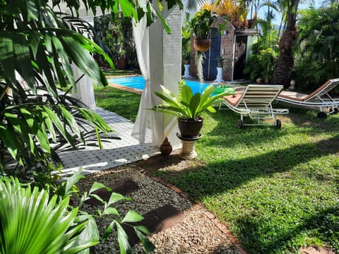 Bjou, Cosy Tropical Villa Chalet in Rawai