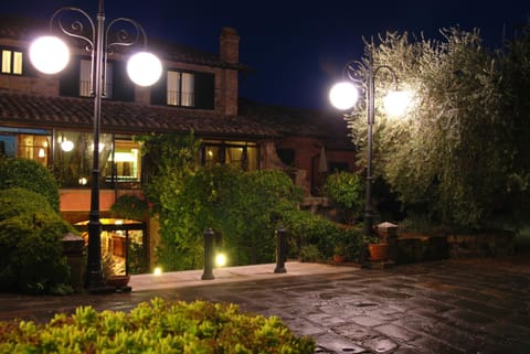 Facade/entrance, Night, Garden