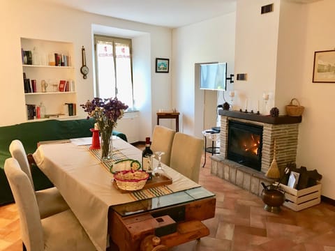Library, Living room, Decorative detail
