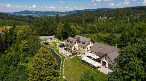 Property building, Day, Natural landscape, Bird's eye view, Mountain view