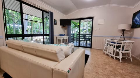 Boutique Bungalows Bed and Breakfast in Wongaling Beach