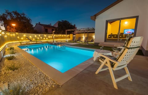 Property building, Pool view, Swimming pool