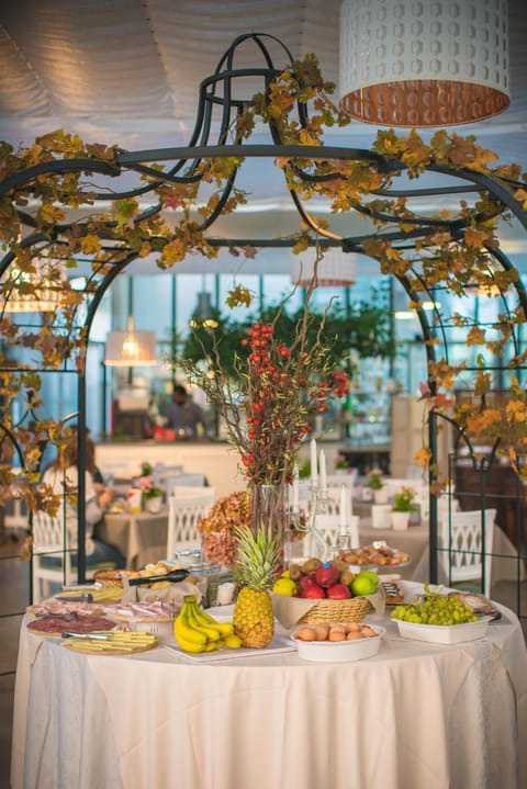 Food and drinks, Buffet breakfast