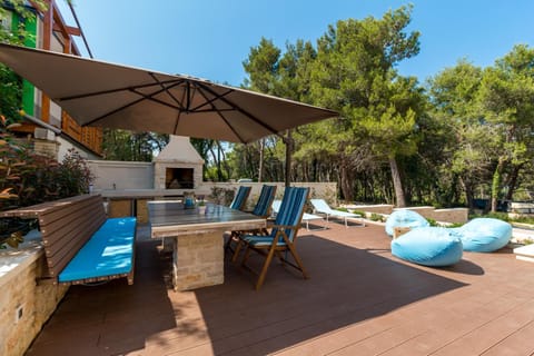 Natural landscape, BBQ facilities, Balcony/Terrace