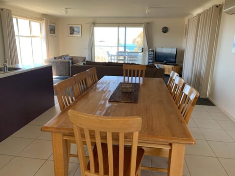 Bayview Beach House Apartment No 2 House in Kingscote