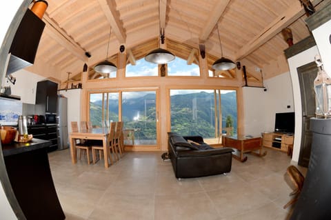 TV and multimedia, Living room, Dining area, Mountain view