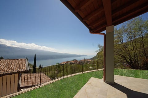 Garden, Balcony/Terrace, Lake view