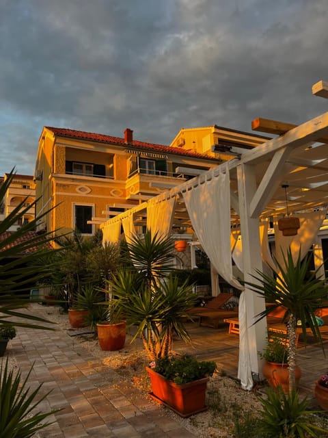 Apartments Antonio Apartment in Tisno