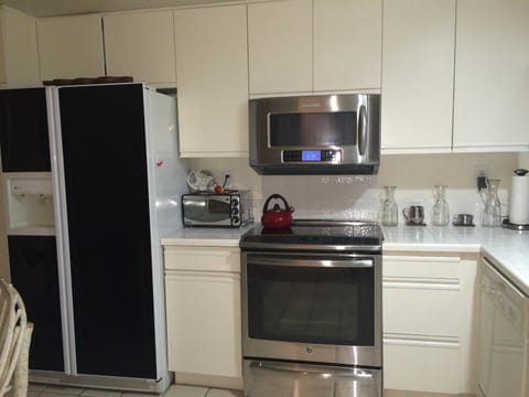 Coffee/tea facilities, Kitchen or kitchenette, dishwasher, minibar, pet friendly, stove, toaster