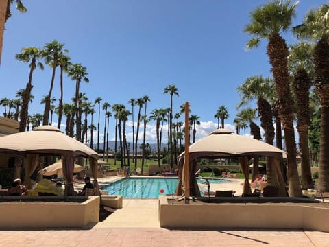 Coachella and Stagecoach Available 2 Bdrms Den 2 Ba Max 6 Haus in Palm Desert