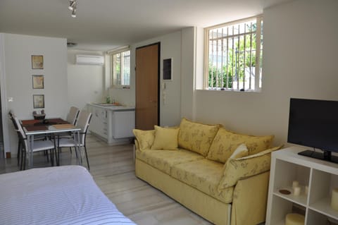 Cosy Studio with Garden / Individual apartment Apartment in North Athens Regional Unit, Greece