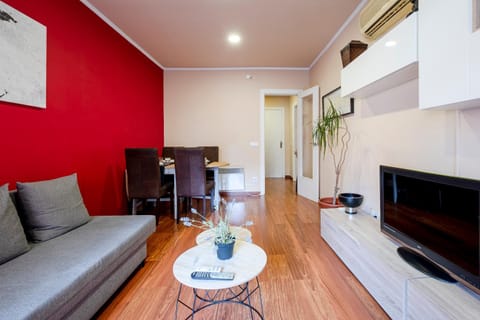 Three Bedroom Apartment in Sants Condo in L'Hospitalet de Llobregat