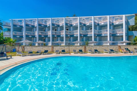 Property building, Day, Pool view, Swimming pool, sunbed