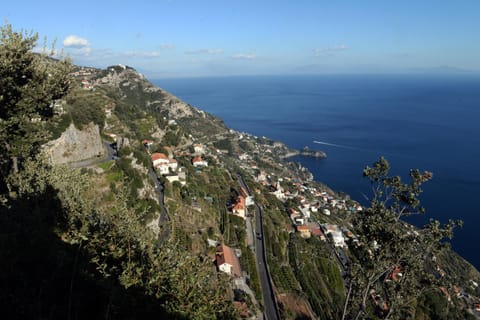 A due passi dalla costiera House in Furore