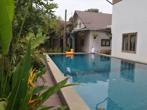 Property building, Swimming pool, Swimming pool