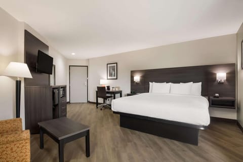 Quality Suites I-44 Hotel in Tulsa