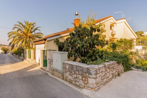 Apartments with a parking space Mali Losinj (Losinj) - 12551 Apartment in Mali Losinj