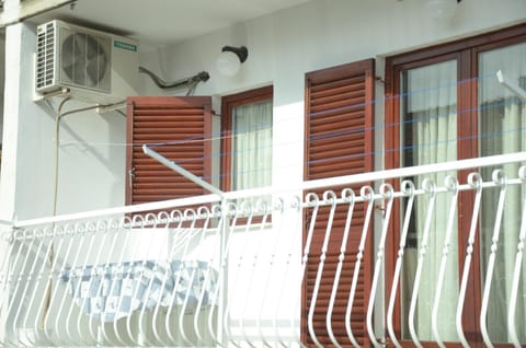 Balcony/Terrace, children, Family