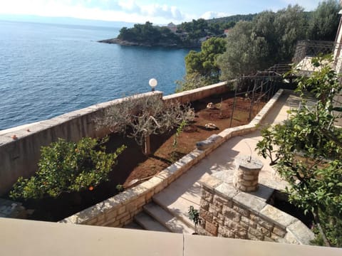 Apartments and rooms by the sea Puntinak, Brac - 12255 Bed and Breakfast in Selca, Brač