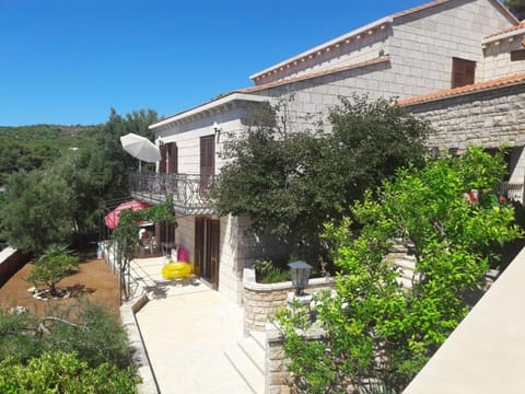 Apartments and rooms by the sea Puntinak, Brac - 12255 Bed and Breakfast in Selca, Brač