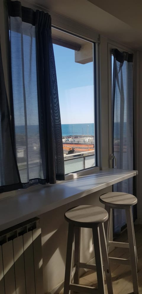Sea View Appartement in Ostia