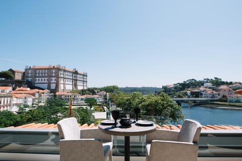 Balcony/Terrace, Dining area, River view