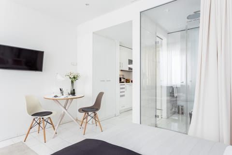 Bathroom, Kitchen or kitchenette