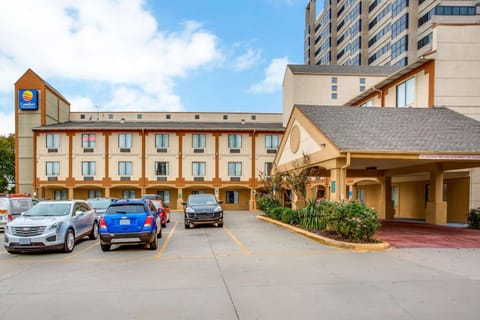 Comfort Inn & Suites Love Field-Dallas Market Center Hotel in Dallas