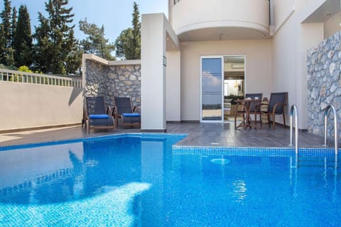 Balcony/Terrace, Pool view, Swimming pool, sunbed