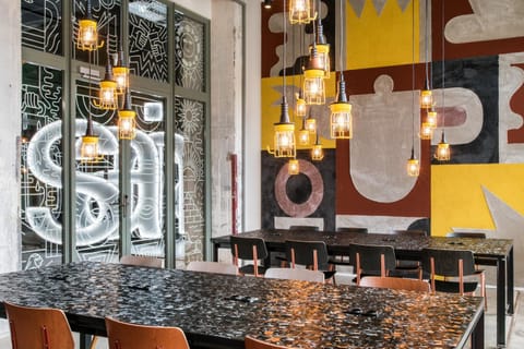 Business facilities, Seating area