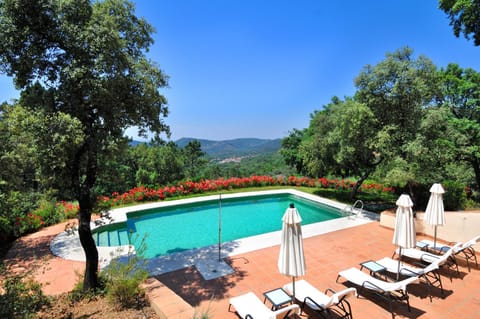 City view, Landmark view, Mountain view, Pool view, Swimming pool