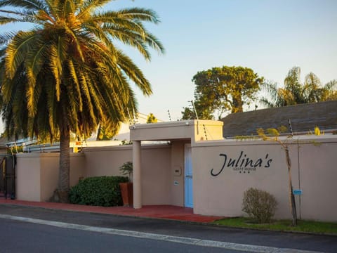 Julinas Guesthouse Bed and Breakfast in Cape Town
