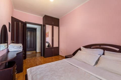 Lux 3-bedroom Most City area Condo in Dnipro