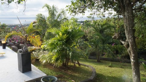 Bungalow Premium Tahiti Alojamiento y desayuno in Fa'a'ā