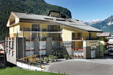 Facade/entrance, Summer, Mountain view