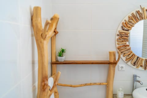 Toilet, Bathroom, Decorative detail