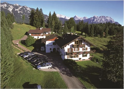 Gästehaus Alpina Bed and Breakfast in Mittenwald