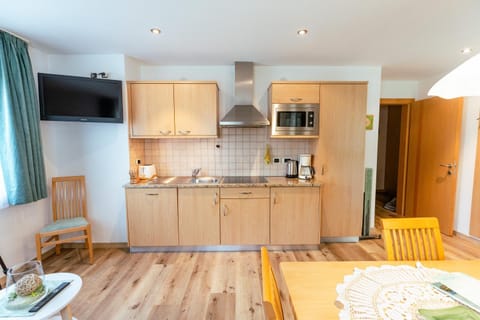 Dining area, dishwasher, pet friendly, stove, toaster