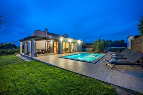 Property building, Patio, Day, Night, Natural landscape, Garden, Garden view, Pool view, sunbed