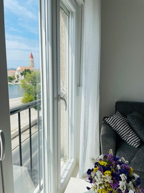 Trogir Penthouse IVY Apartment in Trogir