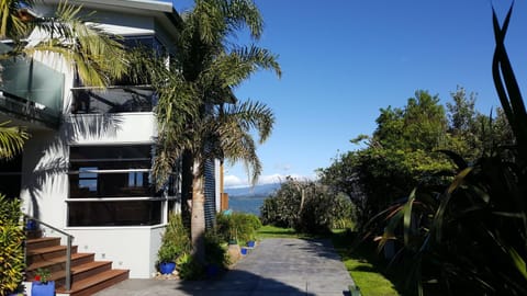 Athenree Waterside Accommodation Bed and Breakfast in Bay Of Plenty