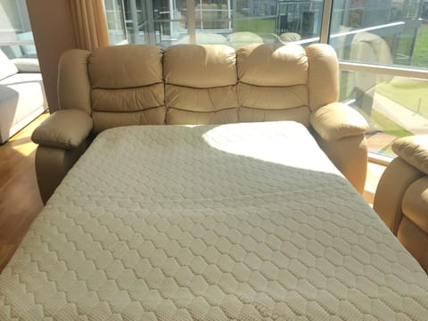 Bed, Photo of the whole room, Seating area