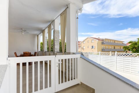 Facade/entrance, Balcony/Terrace, Pool view